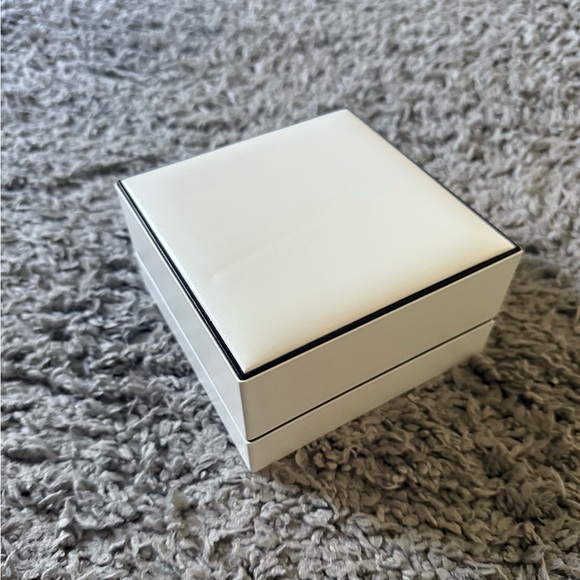 Chanel - Empty Watch Box - Picture 4 of 4